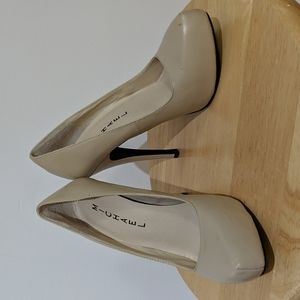 Michael Aphrodite cream tan platform stiletto heels
